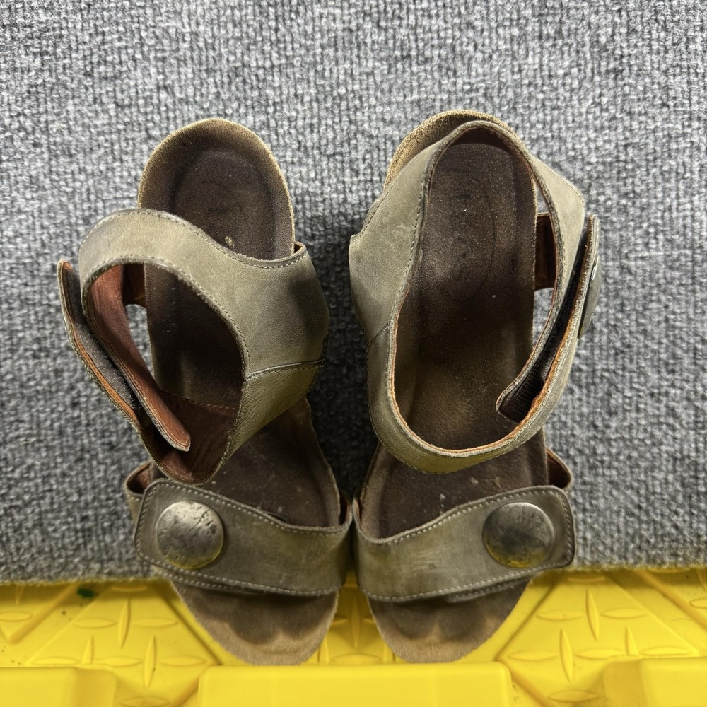 Taos Strappy Sandals Womens Size 9.5? Beige Leather Wedge Hook Loop Comfort